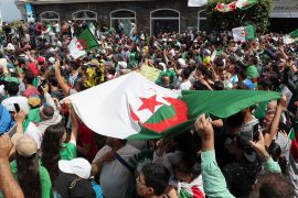 عسكر الجزائر يخشون الفراع الدستوري والمدنيون يخشون الفخ الدستوري