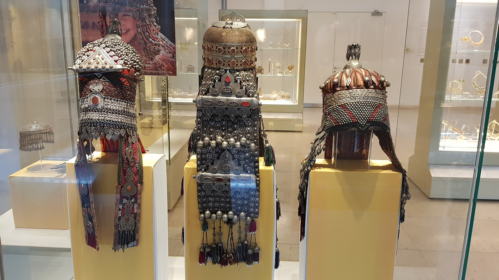 ‪يضم متحف الفن الإسلامي بماليزيا قطعا من المجوهرات النادرة‬ (الجزيرة)
