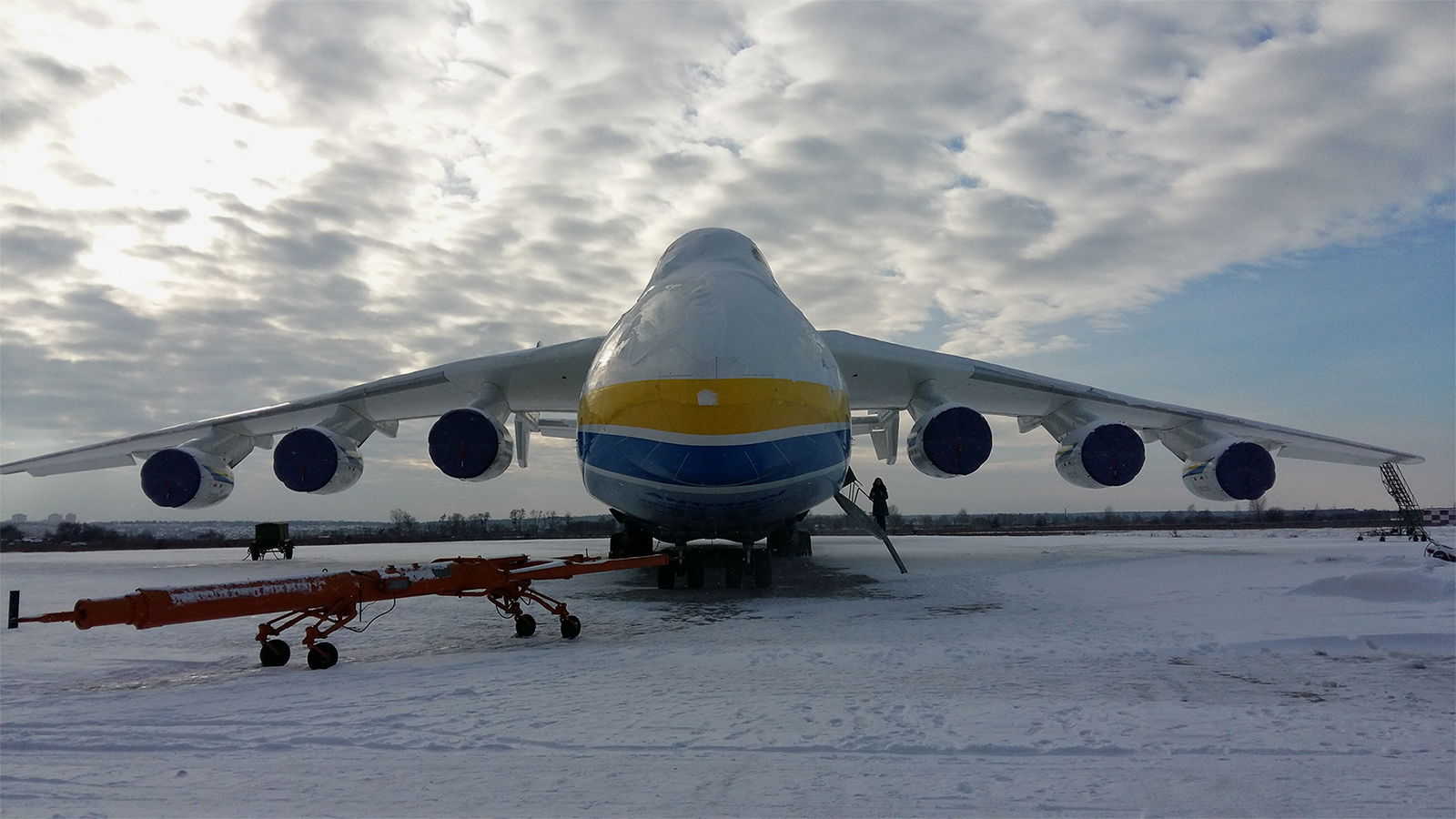 ‪طائرات أنتونوف الضخمة إرث سوفياتي تعرض للتلاشي بعد استقلال أوكرانيا بسبب ضعف الإمكانيات الحكومية‬ (الجزيرة)