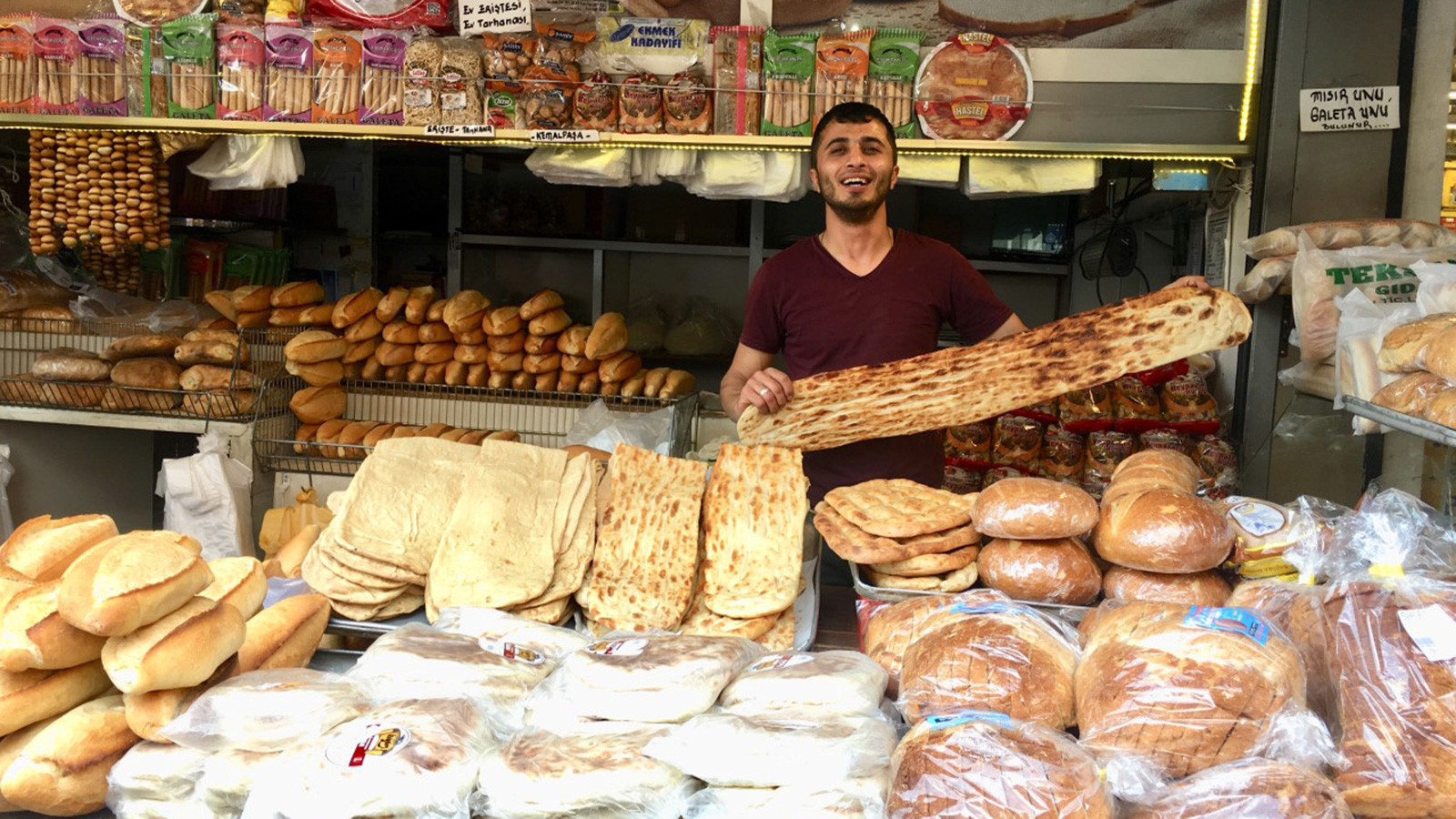 ‪سوق أولوص أكبر الأسواق الشعبية في أنقرة‬ سوق أولوص أكبر الأسواق الشعبية في أنقرة (الجزيرة)