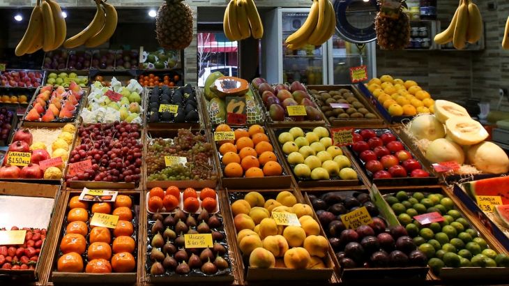 Vegetables and fruits are seen at a greengrocery in a market in Buenos Aires, Argentina April 18, 2019. REUTERS/Agustin Marcarian