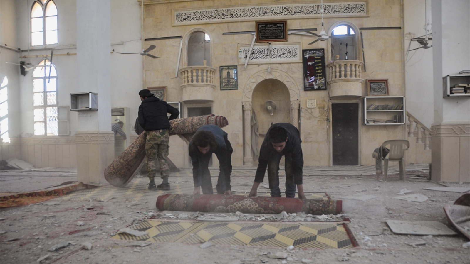 ‪خمسة مساجد على الأقل تهدمت جزئياً بقصف للنظام السوري على ريف إدلب في الأيام الأولى من شهر رمضان‬ (الجزيرة)