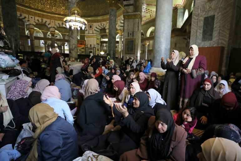 Palestinian women pray on the first Friday of the holy month of Ramadan inside the Dome of the Rock, known to Muslims as Noble Sanctuary and to Jews as Temple Mount, in Jerusalem's Old City May 10, 2019. REUTERS/Ammar Awad
