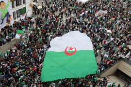 الجزائر.. هل من فرصة لتقليص الفجوة بين الجيش والحراك؟