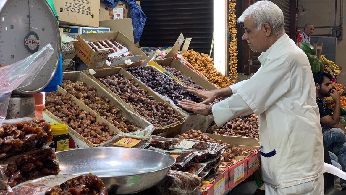 أسواق التمور تنتعش في رمضان