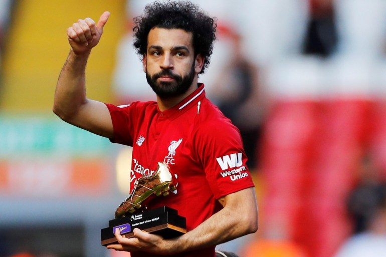 Soccer Football - Premier League - Liverpool v Wolverhampton Wanderers - Anfield, Liverpool, Britain - May 12, 2019 Liverpool's Mohamed Salah gestures to the fans as he holds a trophy for winning the Premier League Golden Boot award after the match REUTERS/Phil Noble EDITORIAL USE ONLY. No use with unauthorized audio, video, data, fixture lists, club/league logos or