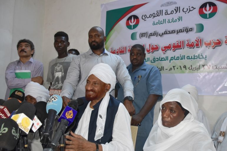Former Prime Minister and Head of National Umma Party Sadiq al-Mahdi- - KHARTUM, SUDAN - APRIL 27: Former Prime Minister and Head of National Umma Party Sadiq al-Mahdi (C) delivers a speech as he holds a press conference related with Sudan's current situation in Khartum, Sudan on April 27, 2019. Secretary-General of the National Umma Party Sara Nugdallah (R) also attended the press conference.
