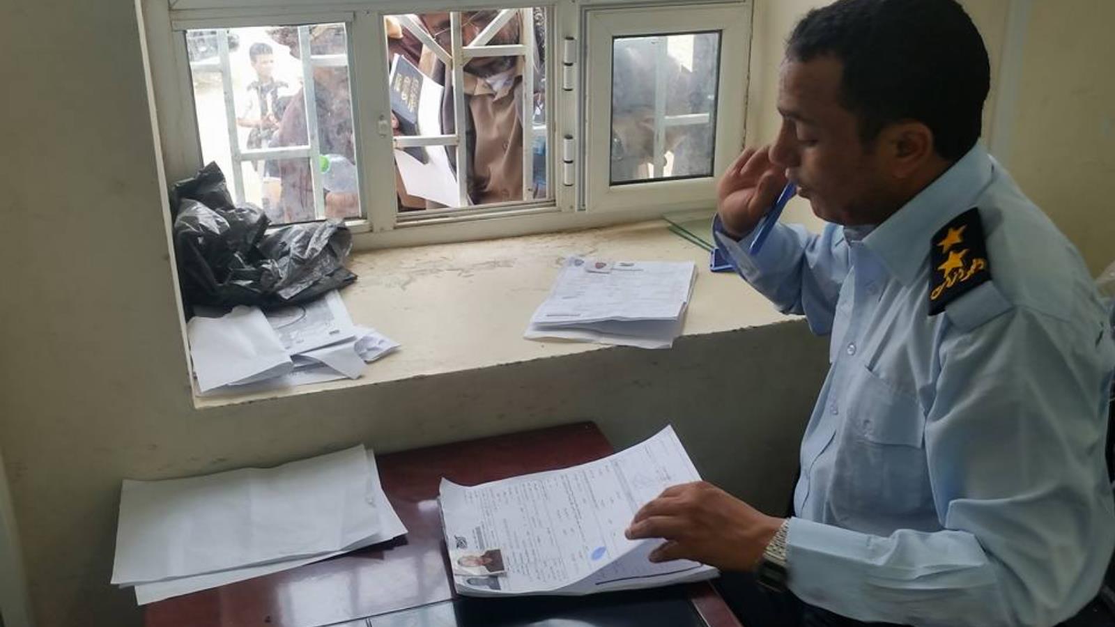 الحكومة اليمنية حصرت العمل بالجوازات الصادرة في مناطق نفوذها (مواقع التواصل)