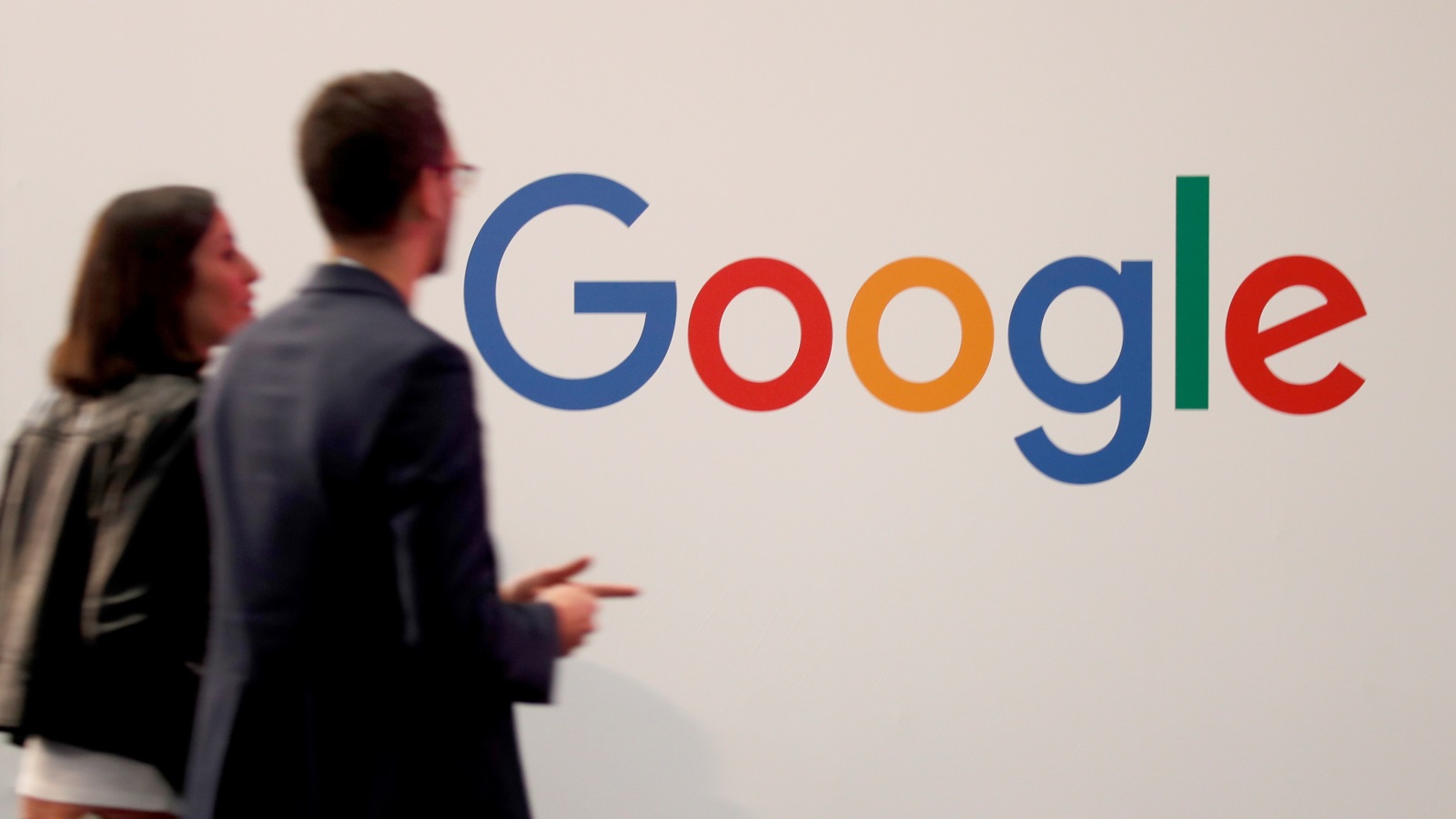 جميع الإضافات الجديدة التي تقدمها غوغل باستمرار إلى أندرويد عبر غوغل بلاي، لن تكون متاحة لهواوي (رويترز)