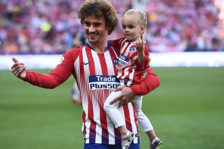 MADRID, SPAIN - MAY 12: Antoine Griezmann of Club Atletico de Madrid carries his daughter Mia prior to the start of the La Liga match between Club Atletico de Madrid and Sevilla FC at Wanda Metropolitano on May 12, 2019 in Madrid, Spain. (Photo by Denis Doyle/Getty Images)