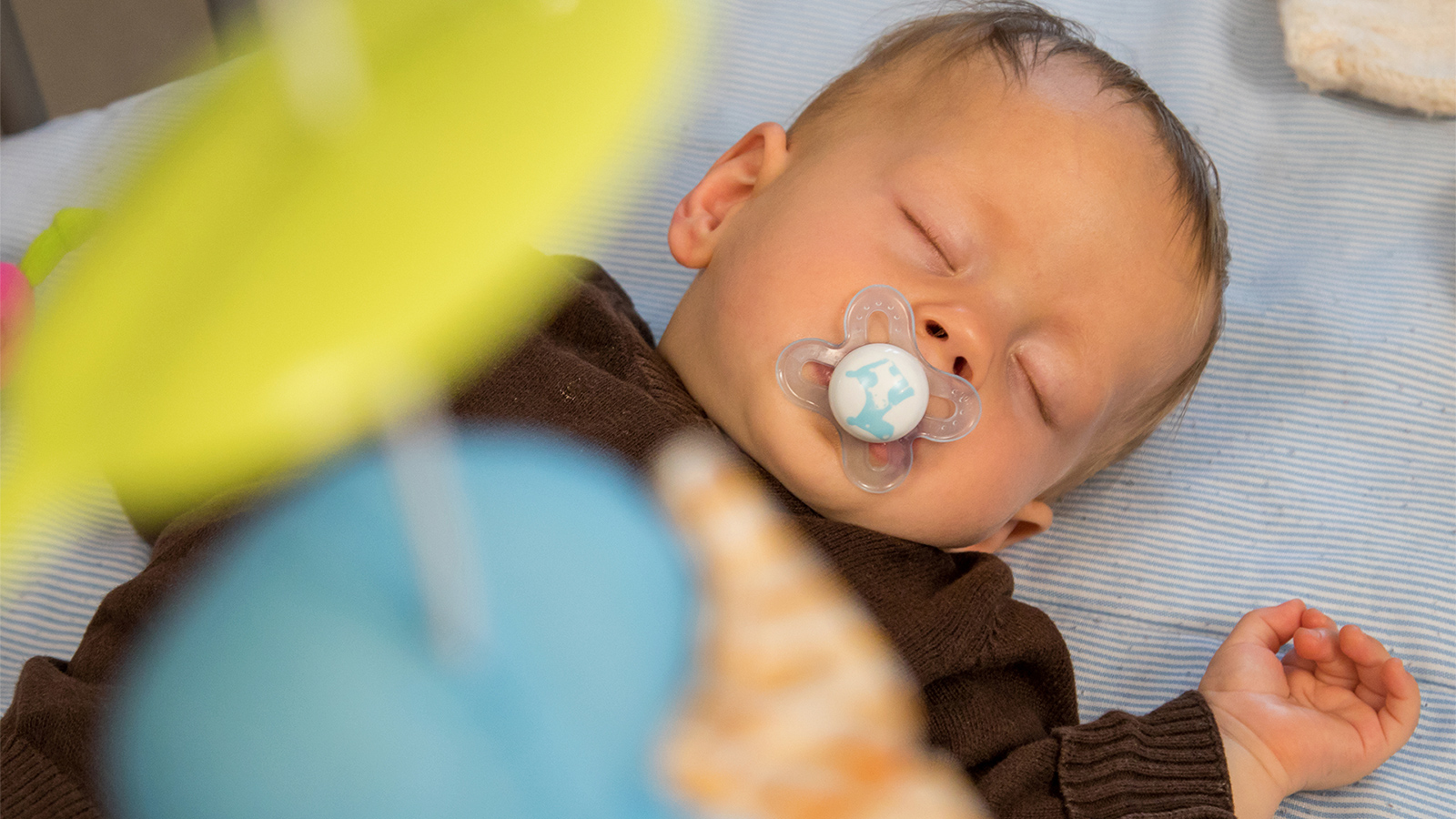 الضوضاء البيضاء تساعد الأطفال حديثي الولادة وحتى عمر السنة على النوم بشكل منتظم (وكالة الأنباء الألمانية)