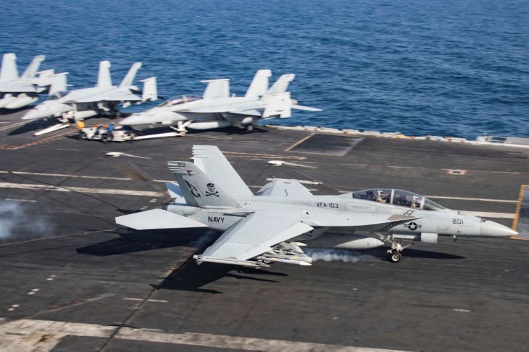 An F/A-18F Super Hornet makes an arrested landing on the flight deck of the U.S. Navy Nimitz-class aircraft carrier USS Abraham Lincoln in the Gulf of Oman May 22, 2019. Picture taken May 22, 2019. U.S. Navy/Mass Communication Specialist 2nd Class Matt Herbst/Handout via REUTERS. ATTENTION EDITORS - THIS IMAGE WAS PROVIDED BY A THIRD PARTY