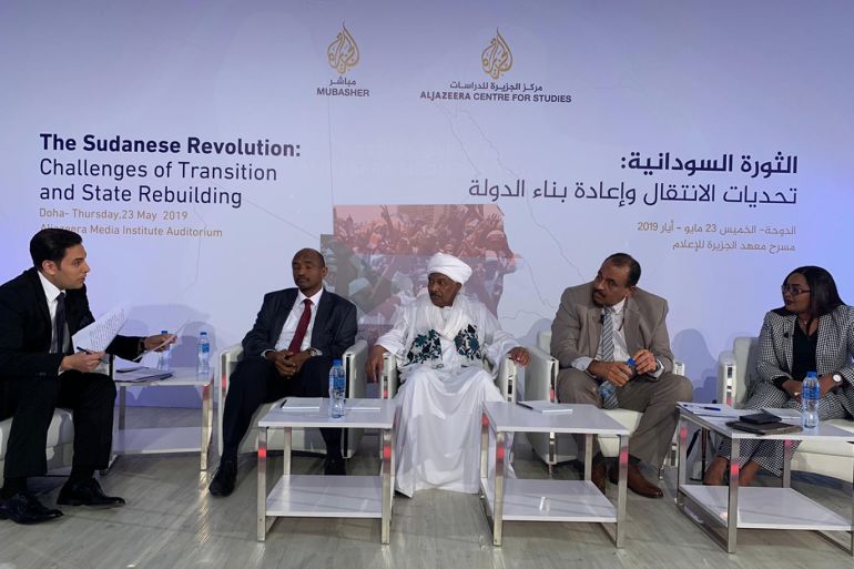 صور من جلسة ندوة الثورة السودانية تحديات الانتقال