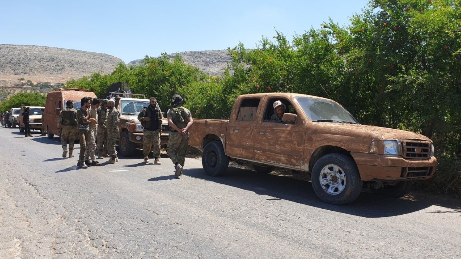 ‪توجه التعزيزات العسكرية من الجيش الحر إلى جبهات القتال في حماة وإدلب‬ (الجزيرة)