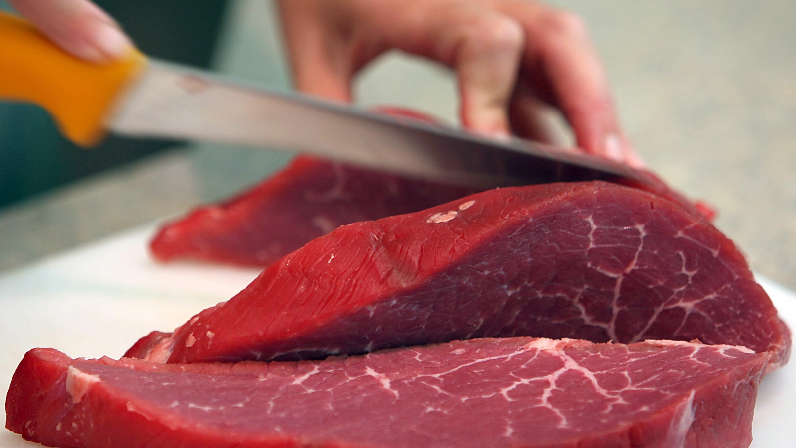 اللحوم الحمراء من أهم المصادر الغذائية للحديد (الألمانية)