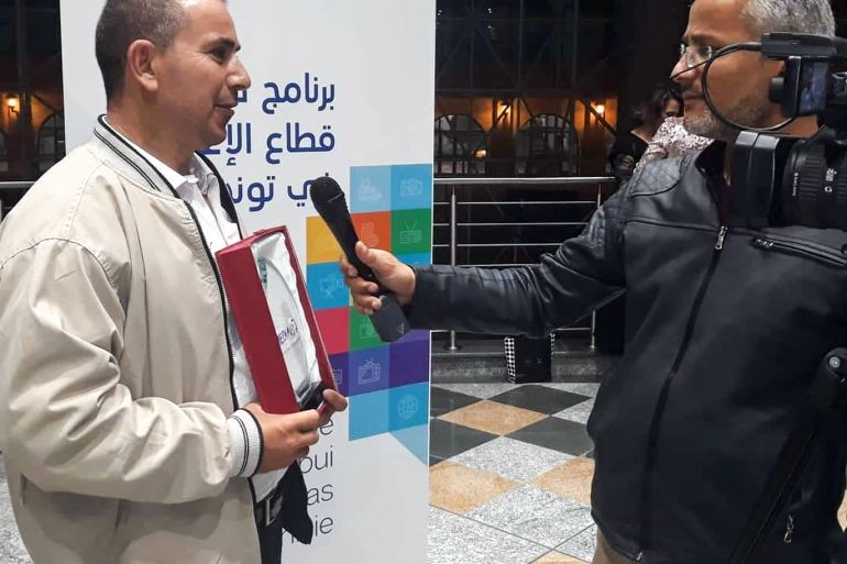 تتويج الصحفي ناجح الزغدودي بجائزة الصحافة الالكترونية في تونس