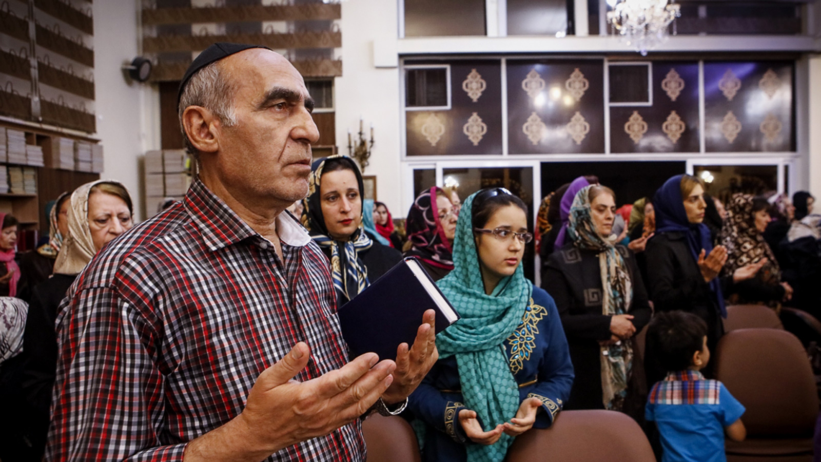 ‪خلال إحياء ذكرى رحيل لخميني في كنيس في طهران‬ (وكالة إيرنا)