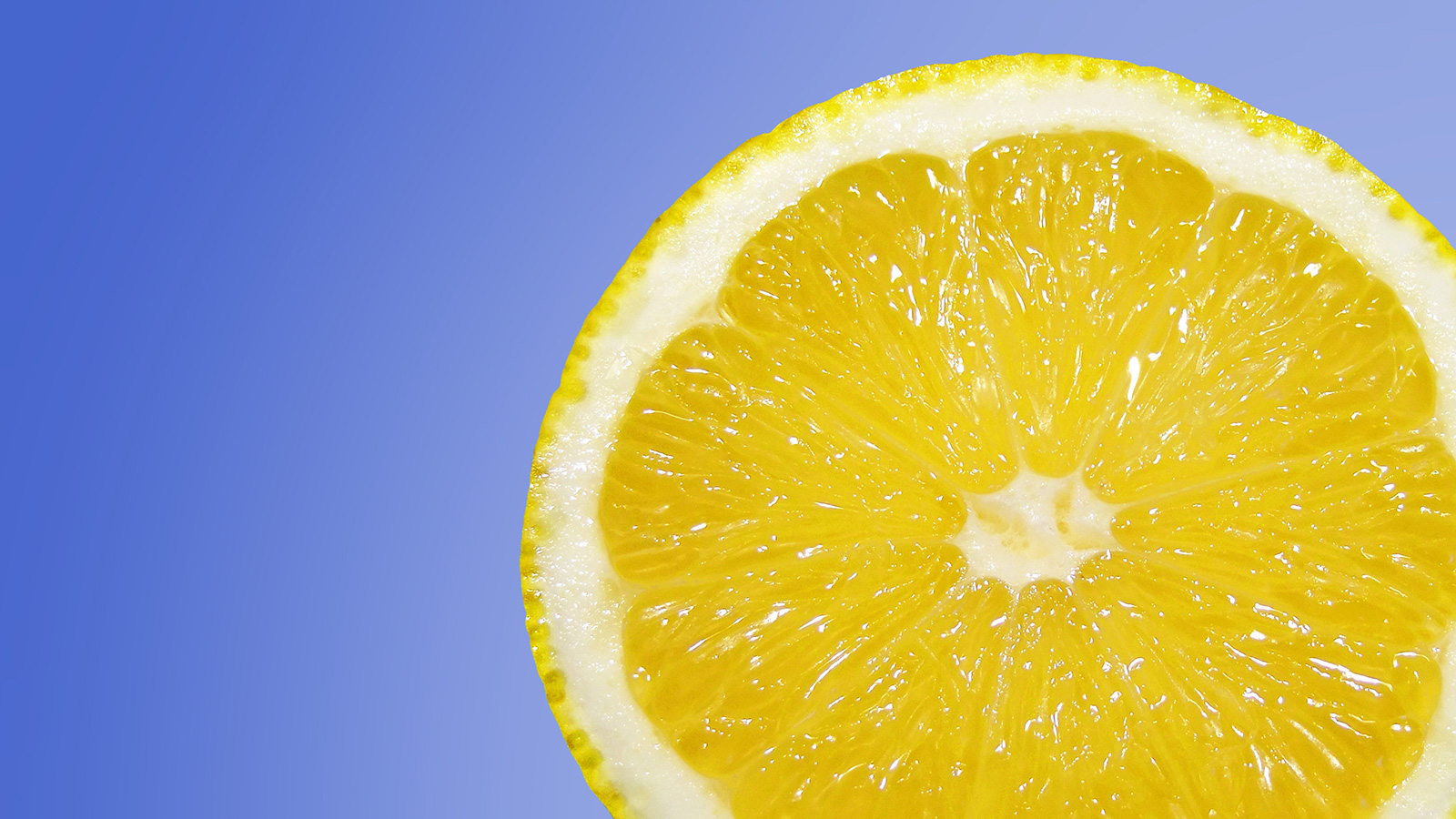 الليمون أساسي من مكونات الخلطة التي تساعد على التخلص من الشخير(مواقع التواصل)