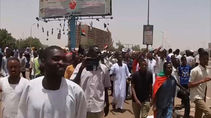 السودانيون يترقبون رد المجلس العسكري على وثيقة قوى الحرية
