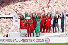 MUNICH, GERMANY - MAY 18: Rafinha, Franck Ribery and Arjen Robben of Bayern Munich lift the trophy following the Bundesliga match between FC Bayern Muenchen and Eintracht Frankfurt at Allianz Arena on May 18, 2019 in Munich, Germany. (Photo by Adam Pretty/Bongarts/Getty Images)