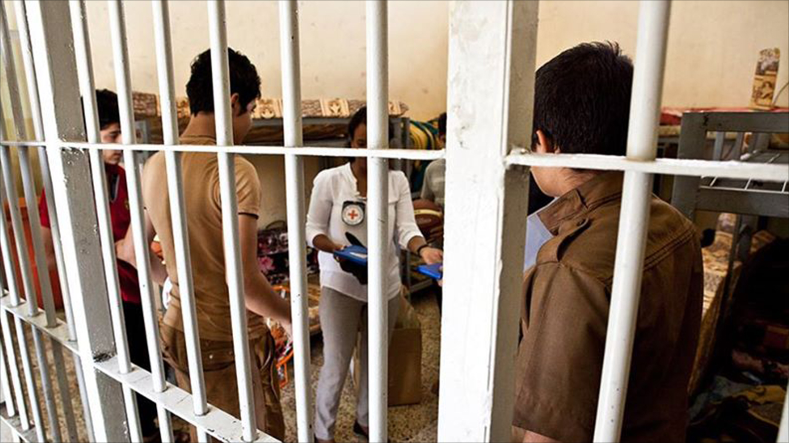 ‪‬ زيارة سابقة لوفد دولي لأحد سجون العراق(الجزيرة)