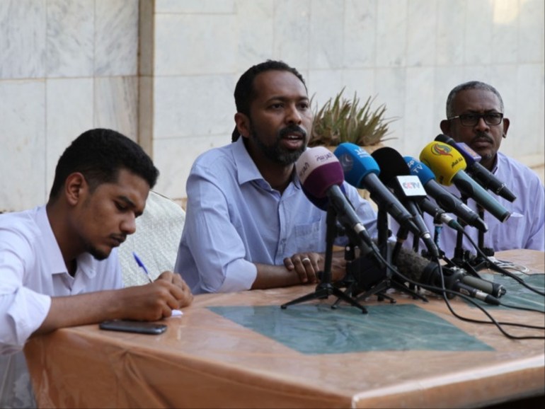 epa07570224 Mohammad Naji al-Asam(L), Khalid Omar Yussef (C), and Faisal Babeker (R) leaders of the opposition Coalition for Freedom and Change movement speaks during a press conference in Khartoum, Sudan, 14 May 2019. According to reports, leaders of the Coalition for Freedom and Change in Sudan held the ruling military council responsible for the deaths of protesters after unknown gunmen opened fire on 13 May killing at least five people outside the army headquarters