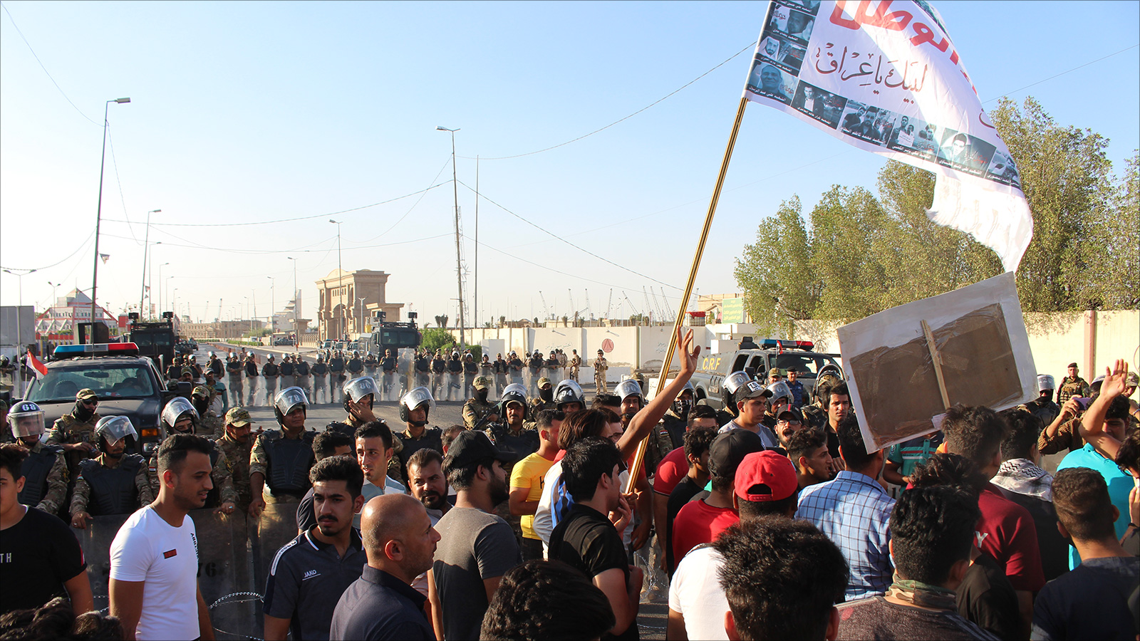 الصراع على منصب المحافظ يعتبره البعض محركا للمظاهرات في البصرة (الجزيرة)