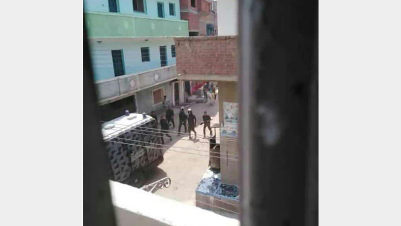 قوات الأمن حاصرت قرية مرسي وأغلقت مداخلها (مواقع التواصل)