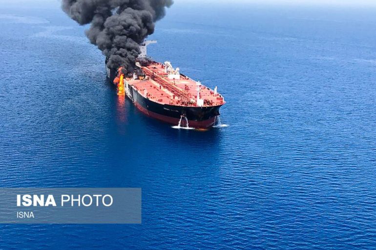 استهداف ناقلتي نفط عملاقتين ببحر عمان- صور من وكالة ايسنا الايرانية