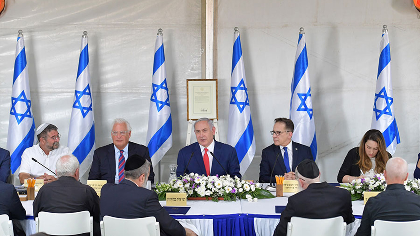جلسة الحكومة الإسرائيلية بالجولان المحتل قبيل وضع حجر الأساس لمستوطنة 