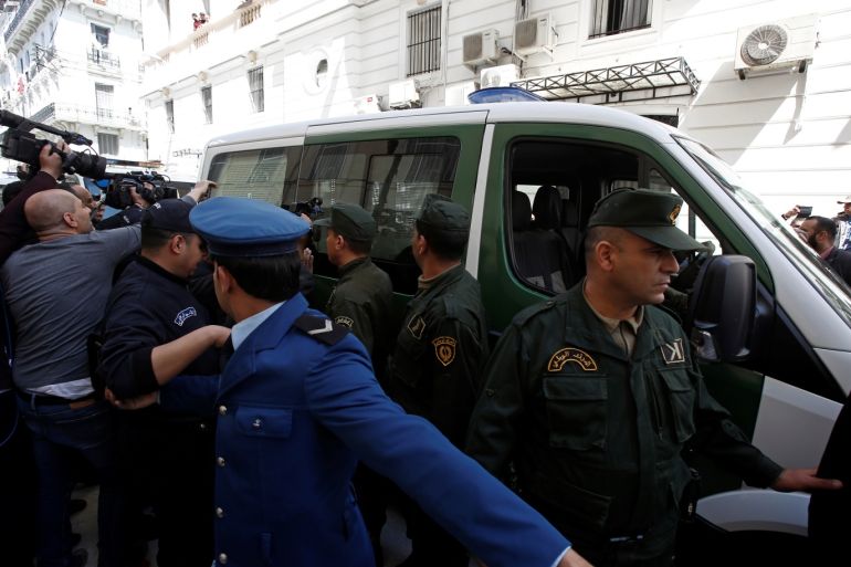 Media and police surround a convoy of police vehicles as businessmen suspected of corruption are driven to court in Algiers, Algeria April 23, 2019. REUTERS/Ramzi Boudina