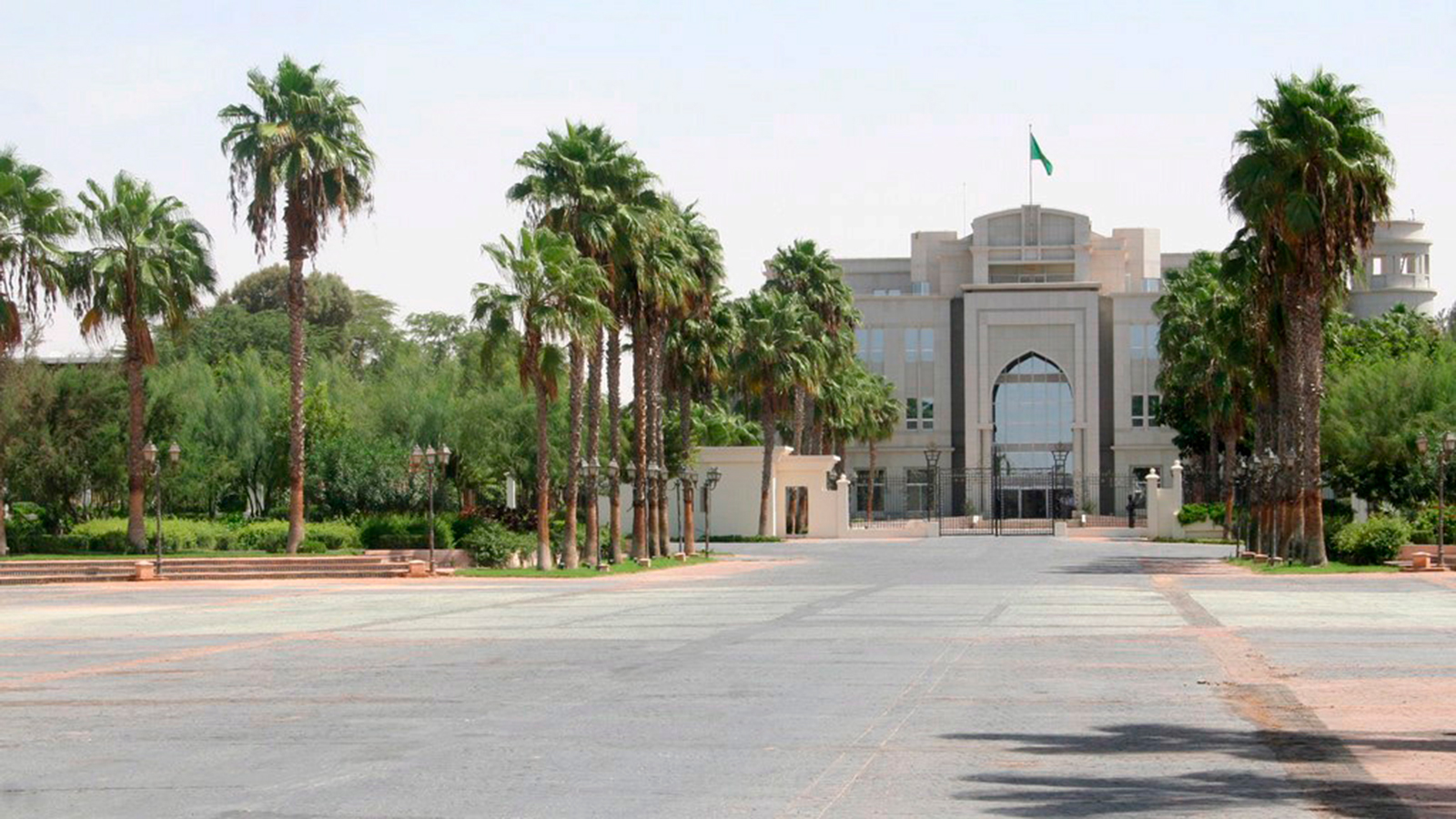 ‪القصر الرئاسي بالعاصمة الموريتانية‬ القصر الرئاسي بالعاصمة الموريتانية (الأوروبية)