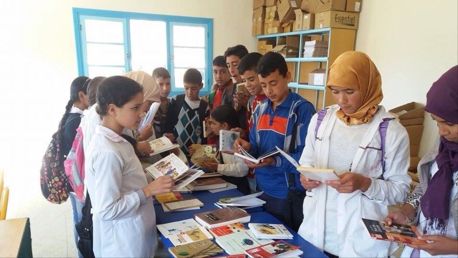 ‪جائزة  الكتاب من الفعاليات التي تضخ بعض الدماء في تداول الكتب بالمغرب‬ (الجزيرة)