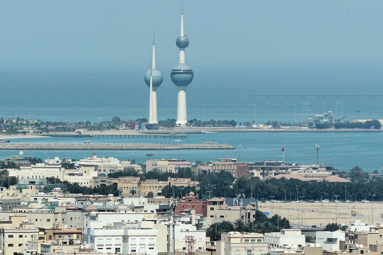 مشهد عام لمدينة الكويت وتبدو الأبراج