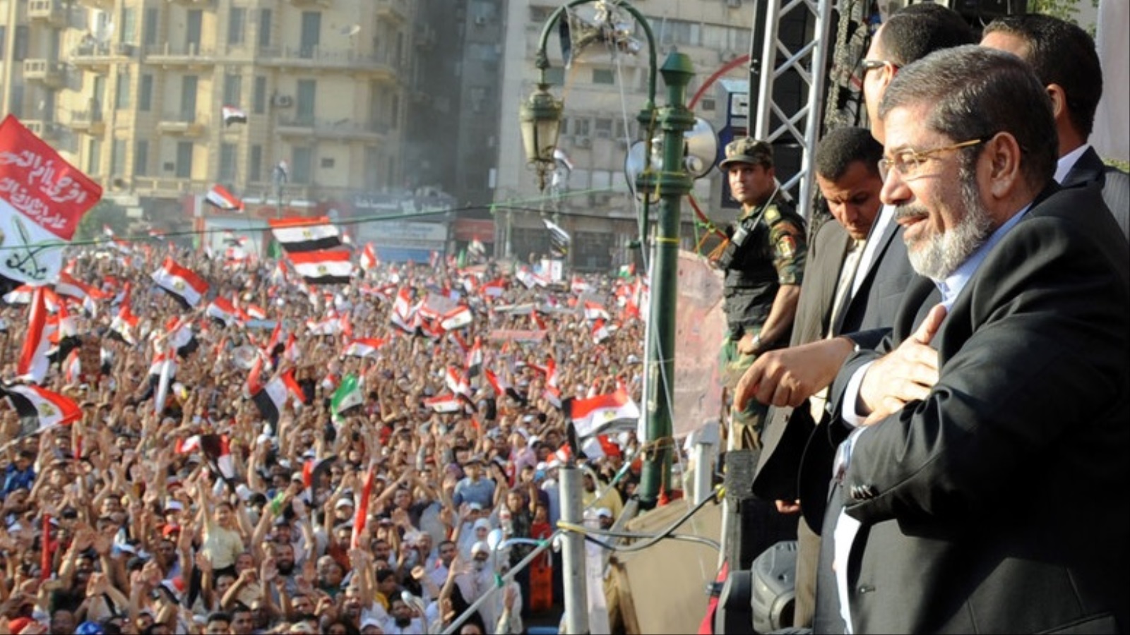 ‪مرسي كان حاضرا دائما وسط الشعب المصري‬  (الأناضول)