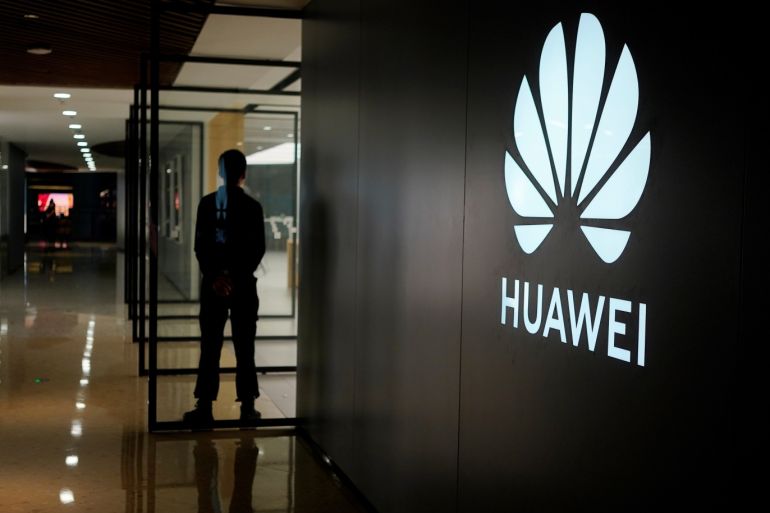 A Huawei company logo is seen at a shopping mall in Shanghai, China June 3, 2019. Picture taken June 3, 2019. REUTERS/Aly Song