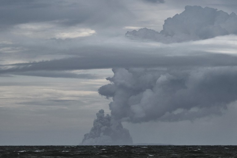 BANTEN, INDONESIA - DECEMBER 28: The Anak Krakatau volcano erupts in a massive cloud of hot gasses and ash on December 28, 2018 off the coast of Banten, Indonesia. Flights have been rerouted and the alert lever for the Anak Krakatau Volcano raised to the second highest level as it continues to erupt sending massive clouds of ash into the air nearly a week after the volcano caused a deadly tsunami killing over 400 people.(Photo by Ed Wray/Getty Images)