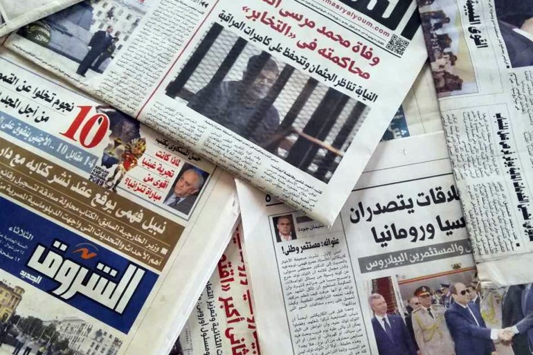 مقص الرقيب يسيطر على الصحف المصرية بمختلف توجهاتها (الجزيرة)