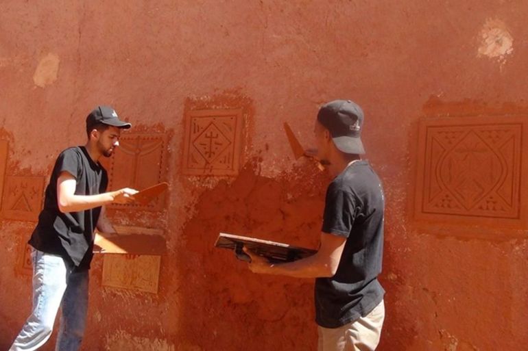 Said سعيد - شباب جزائريون في ورشة للبناء بالطين، بالمركز الجزائري للتراث الثقافي المبني بالطين2 - شباب الجزائر يستلهمون البناء المستدام من تراث الأجداد