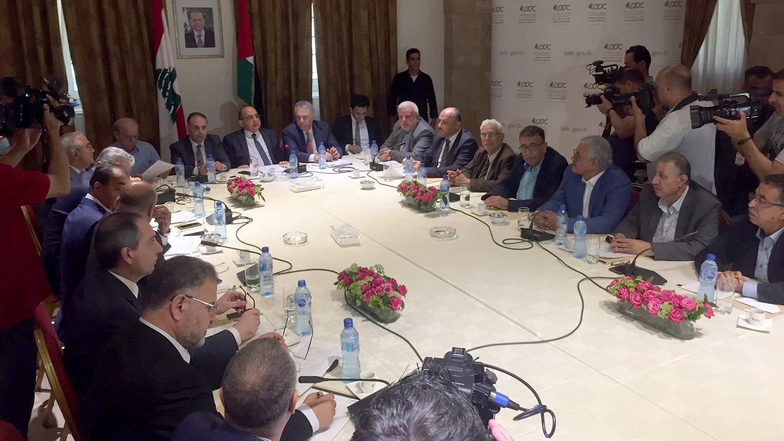 الاجتماع اللبناني الفلسطيني المشترك في مقر الحكومة اللبنانية (الجزيرة نت)