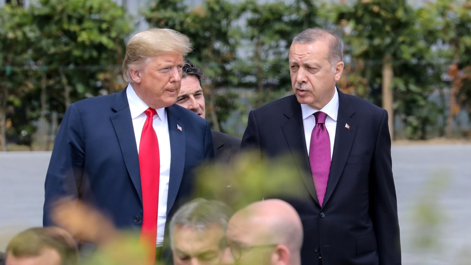 أردوغان أكد مضي بلاده قدما في الصفقة بينما هدد ترامب الأتراك في حال إتمام الصفقة (رويترز)
