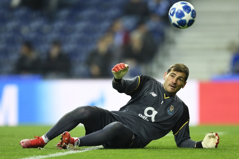 PORTO, PORTUGAL - NOVEMBER 28: Iker Casillas of FC Porto warms up prior to the UEFA Champions League Group D match between FC Porto and FC Schalke 04 at Estadio do Dragao on November 28, 2018 in Porto, Portugal. (Photo by Octavio Passos/Getty Images)