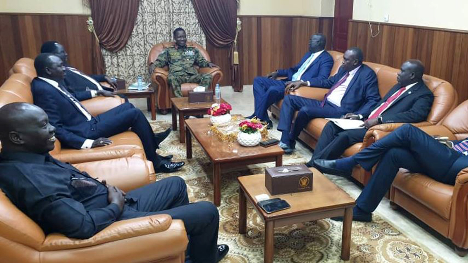 ‪اجتماع وفد جوبا مع المجلس العسكري في الخرطوم‬ (مواقع التواصل)