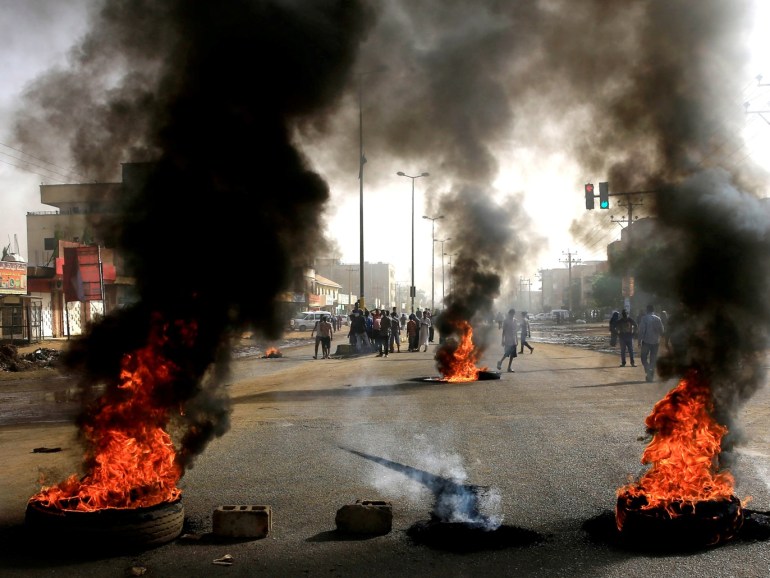 Sudanese protesters use burning tyres to erect a barricade on a street, demanding that the country's Transitional Military Council hand over power to civilians, in Khartoum, Sudan June 3, 2019. REUTERS/Stringer TPX IMAGES OF THE DAY