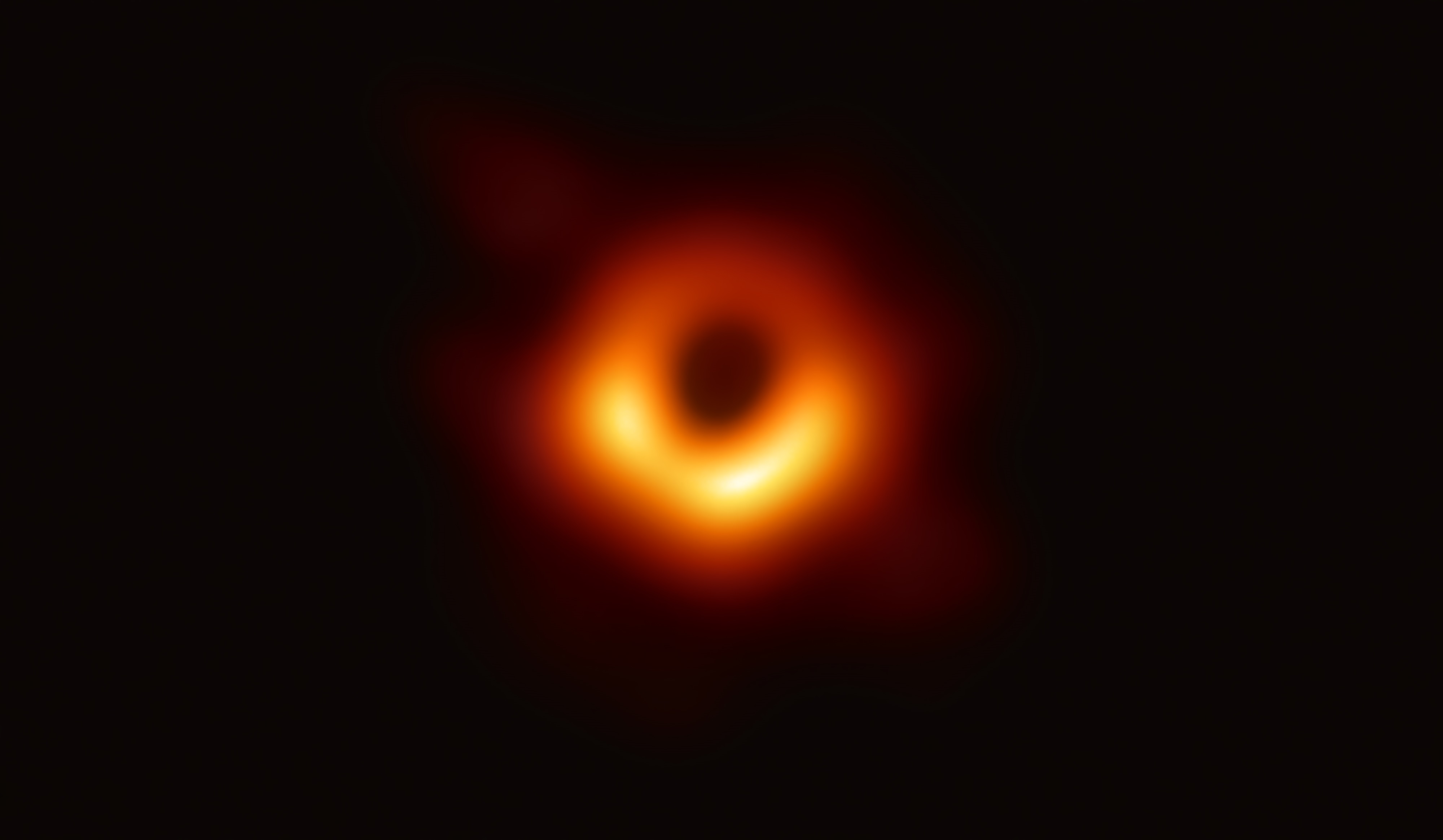 أول صورة للثقب الأسود (مواقع التواصل)