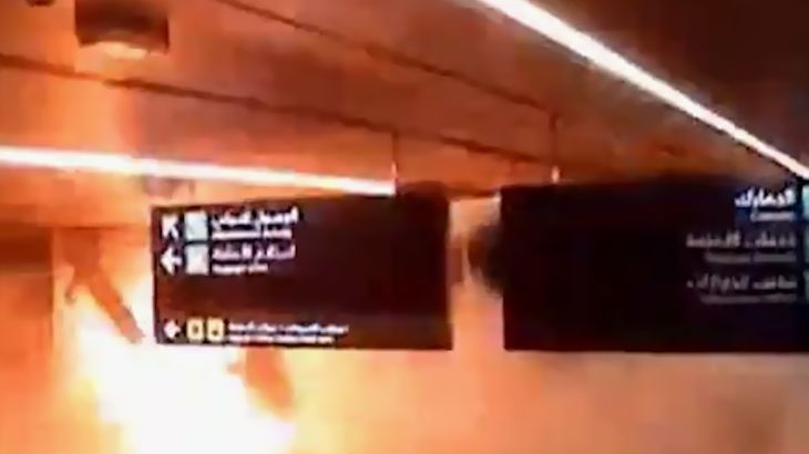 لحظة سقوط صاروخ الحوثيين على مطار أبها الدولي بالسعودية