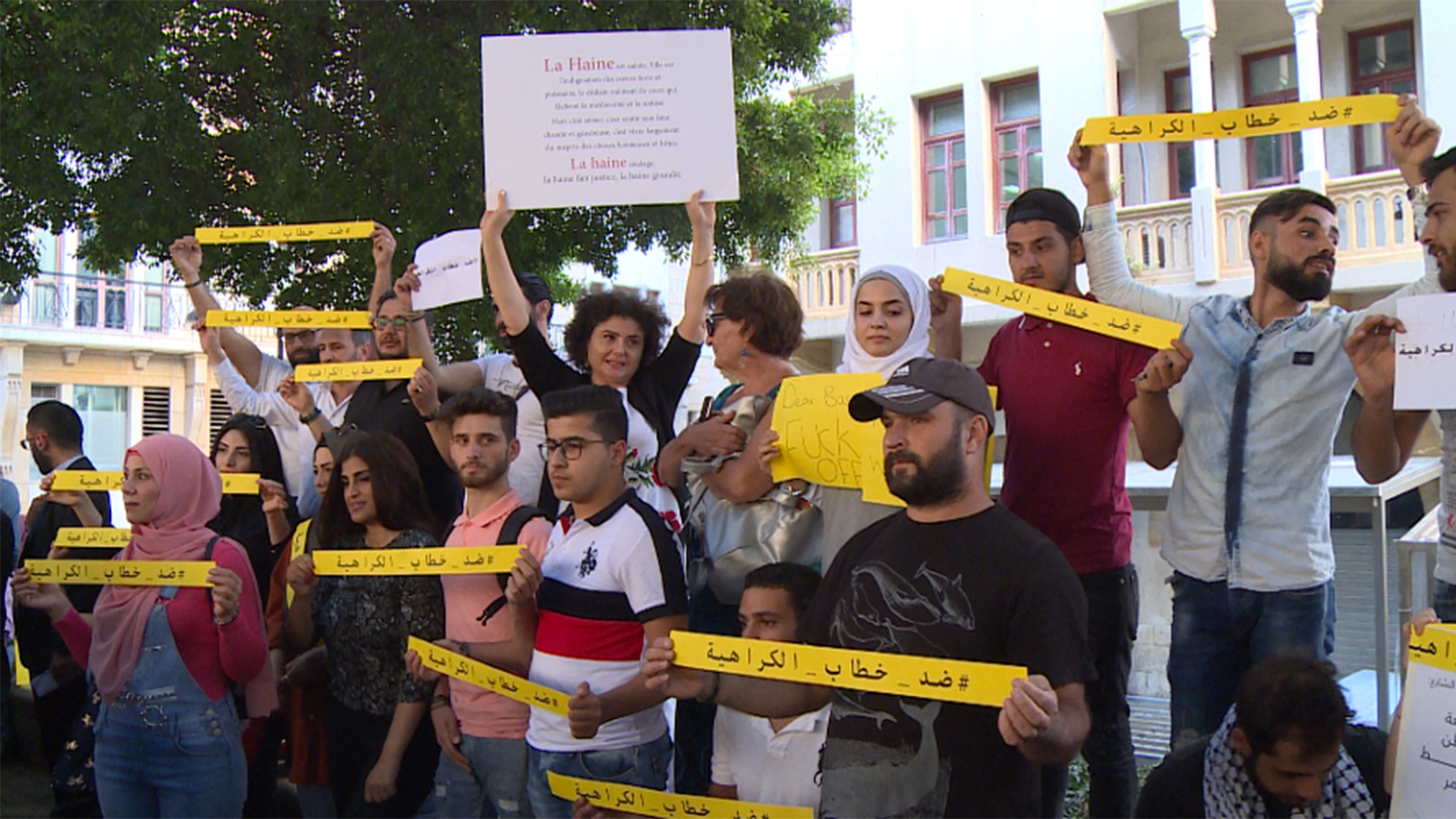 ‪ناشطون يصفون الحملات ضد اللاجئين السوريين في لبنان بأنها تحمل خطاب كراهية‬ (الجزيرة)