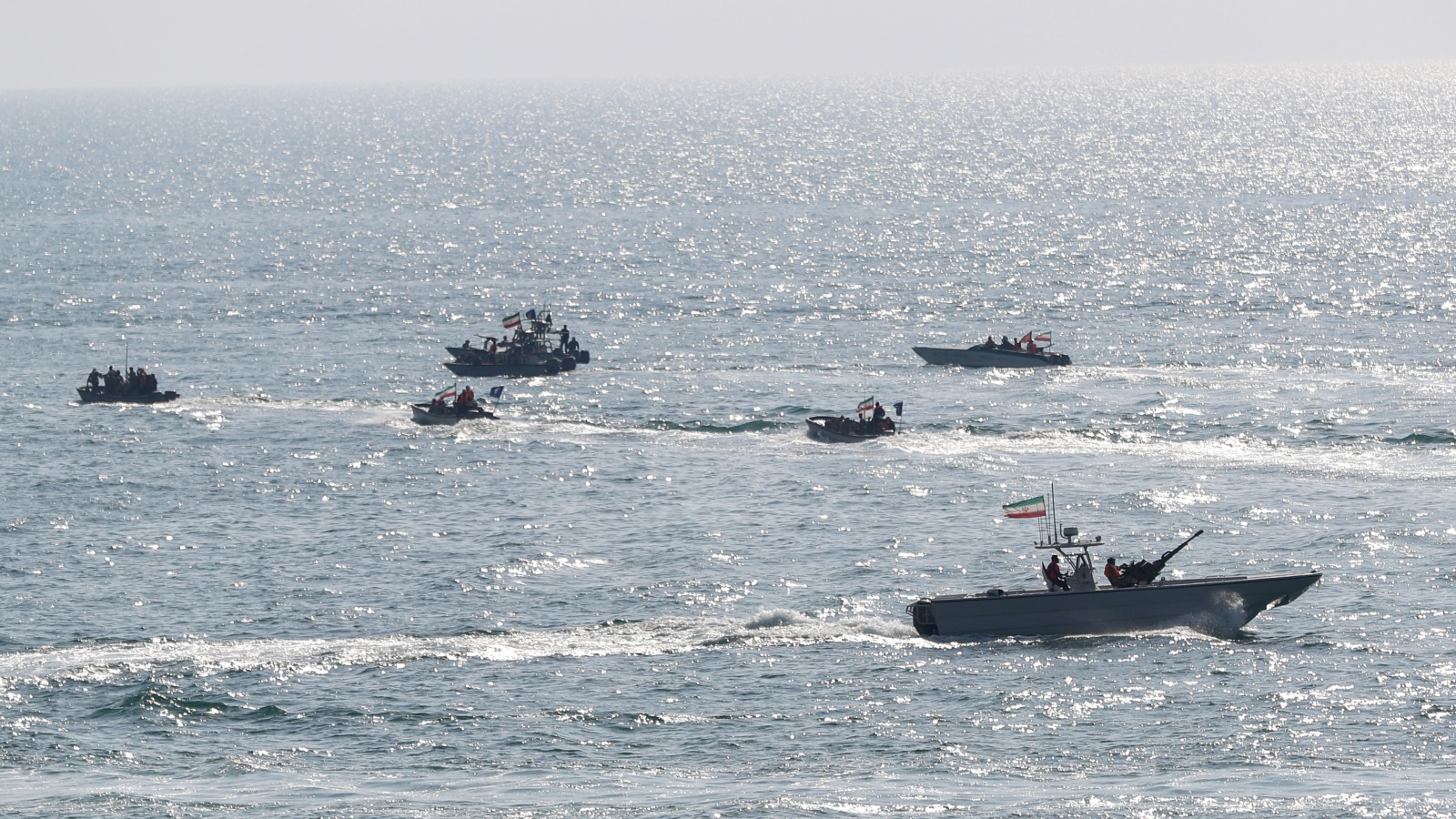 قوات بحرية تابعة للحرس الثوري الإيراني أثناء مناورات عسكرية أواخر عام 2018 (رويترز)