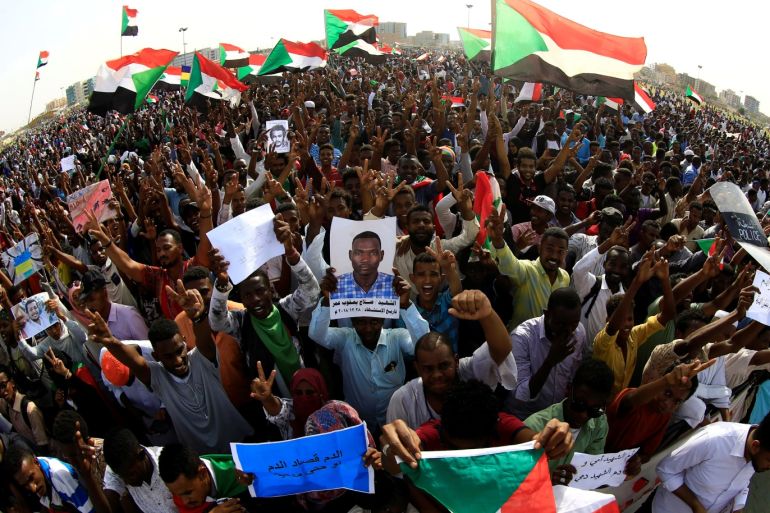 Sudanese protesters shout slogans and wave flags during a rally honouring fallen protesters at the Green Square in Khartoum, Sudan July 18, 2019. REUTERS/Mohamed Nureldin Abdallah