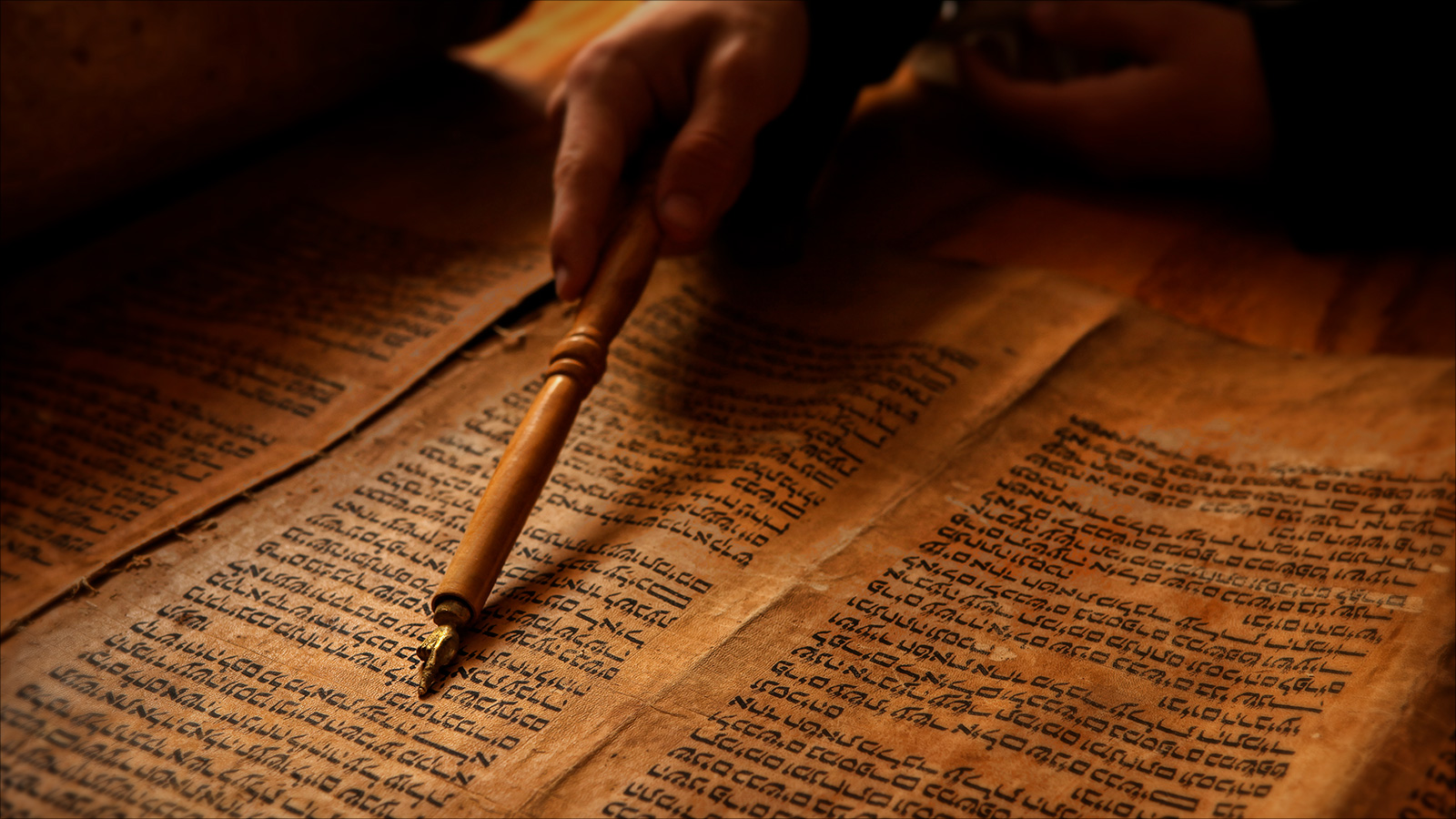 يعود تاريخ اعتماد اللغة العبرية إلى ما يزيد على ثلاثة آلاف عام (غيتي)